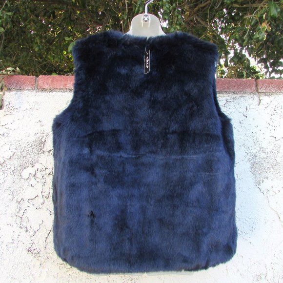 Cara New York navy faux fur open front vest O/S - Picture 7 of 7